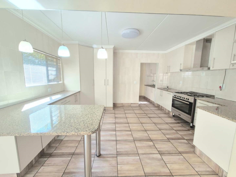 4 Bedroom Property for Sale in Heuwelsig Free State